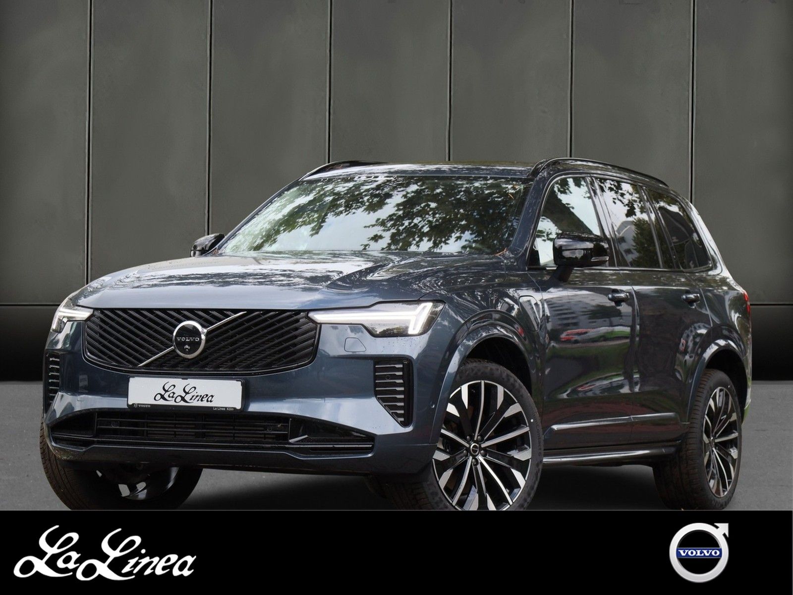 Volvo XC90 T8 Recharge AWD Plus Dark Reskin NP: 95.240