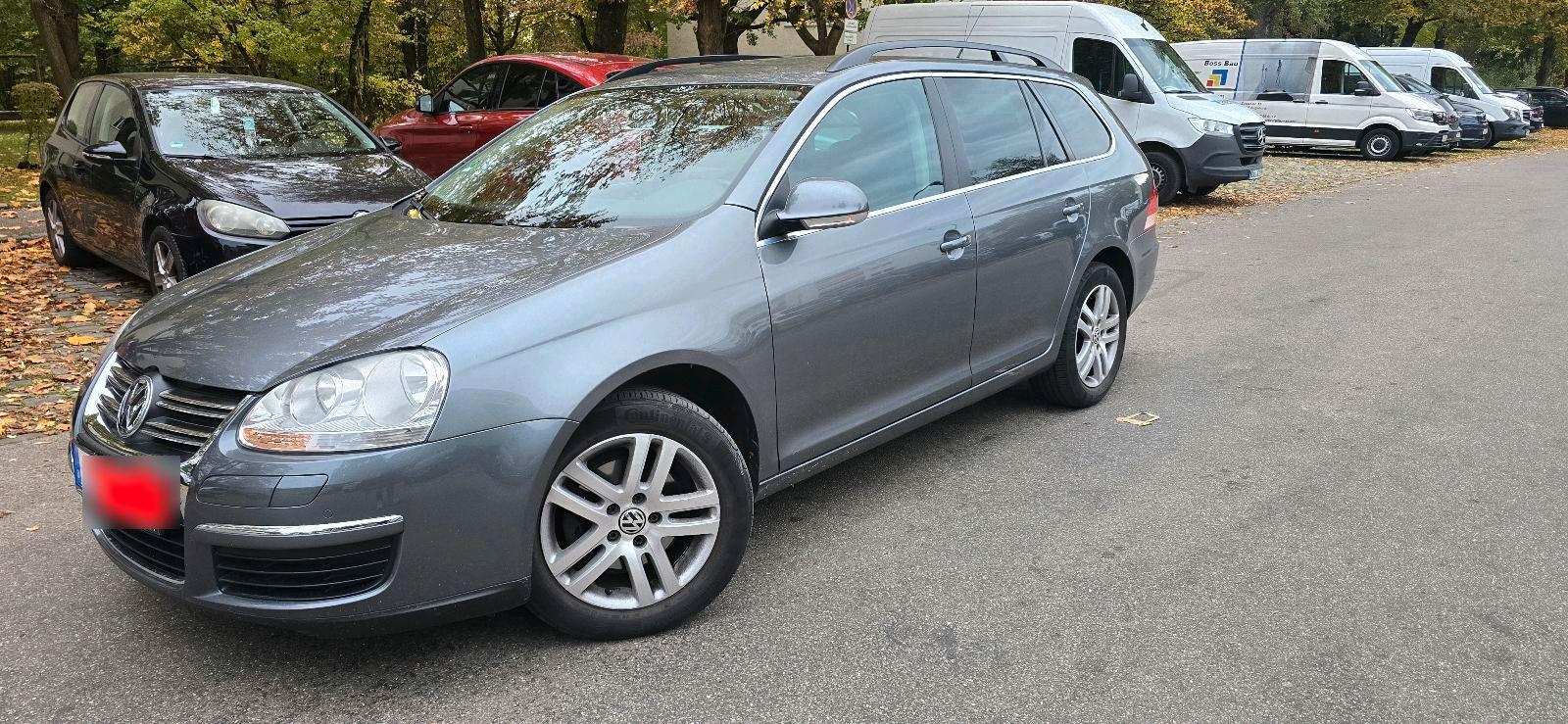 Volkswagen Golf 2009 — rear view