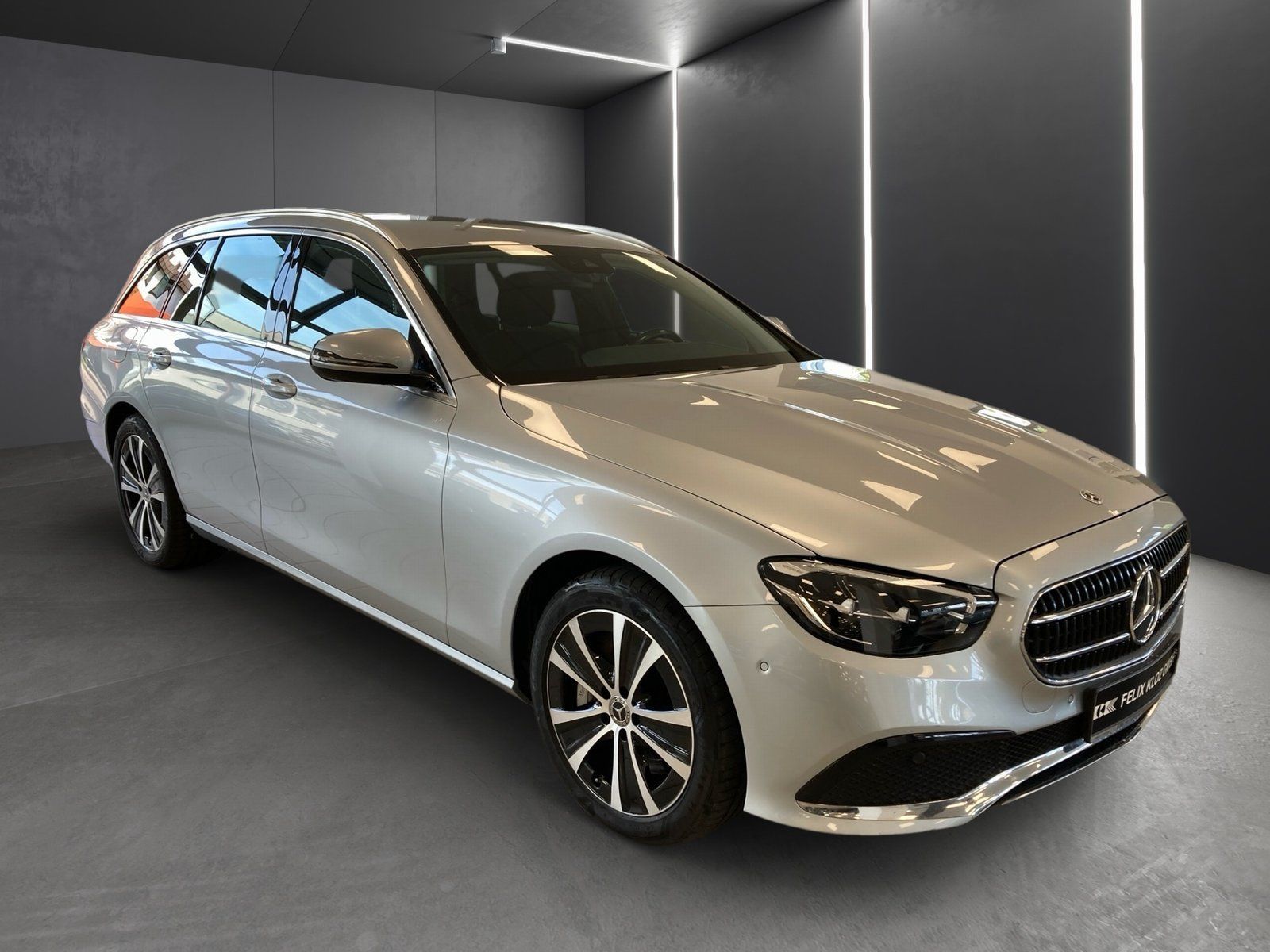 Fahrzeugabbildung Mercedes-Benz E 300 T de Avantgarde*AHK*Kamera*CarPlay*Easy-Pa