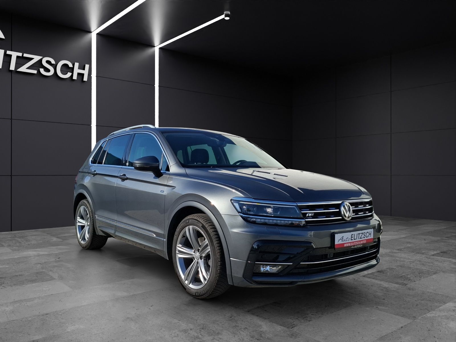 Fahrzeugabbildung Volkswagen Tiguan TSI Join LED AHK Navi HUD ACC PDC SH 19"