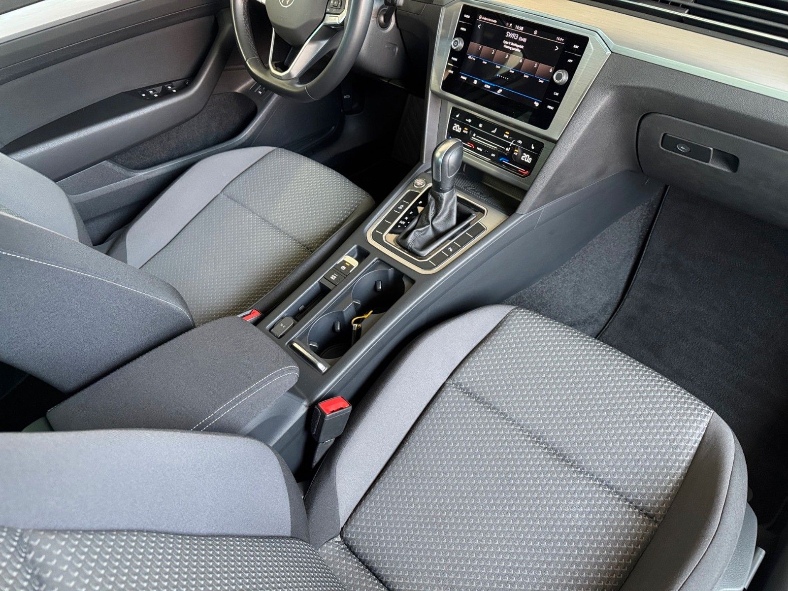 Fahrzeugabbildung Volkswagen Passat Variant 1.5 TSI