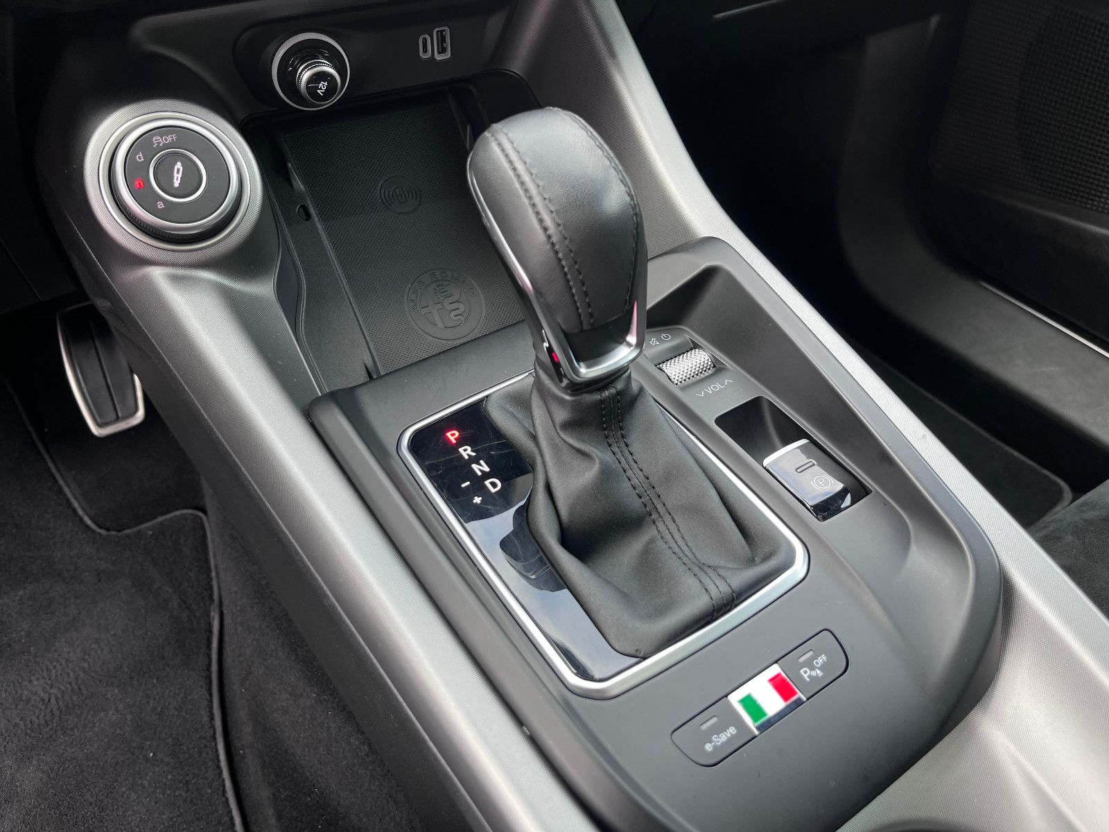 Fahrzeugabbildung Alfa Romeo Tonale Veloce Plug-In-Hybrid AWD