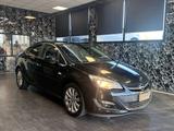 Opel Astra 1.7 CDTI 110CV 4 porte Cosmo - Opel Astra mit Diesel-Antrieb: 1.4