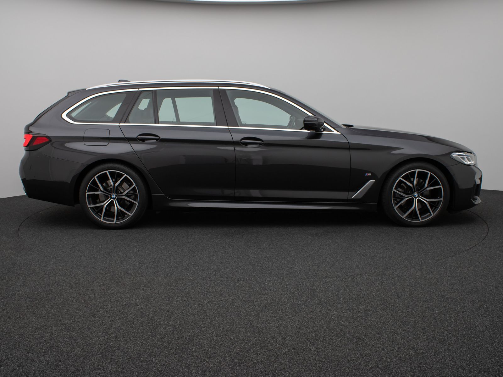 Fahrzeugabbildung BMW 520d xD M Sport Laser Kamera HUD DAB HiFi 19Zoll