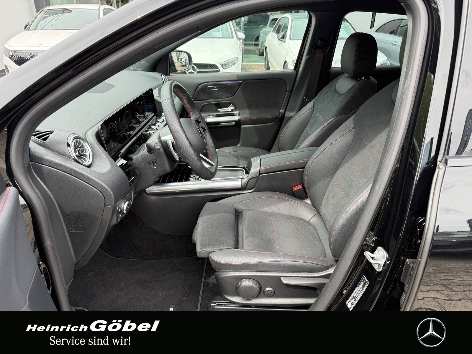 Fahrzeugabbildung Mercedes-Benz GLA 200 AMG*AHK*TOTWINKEL*NIGHT-PAKET*AMBIENTEBE