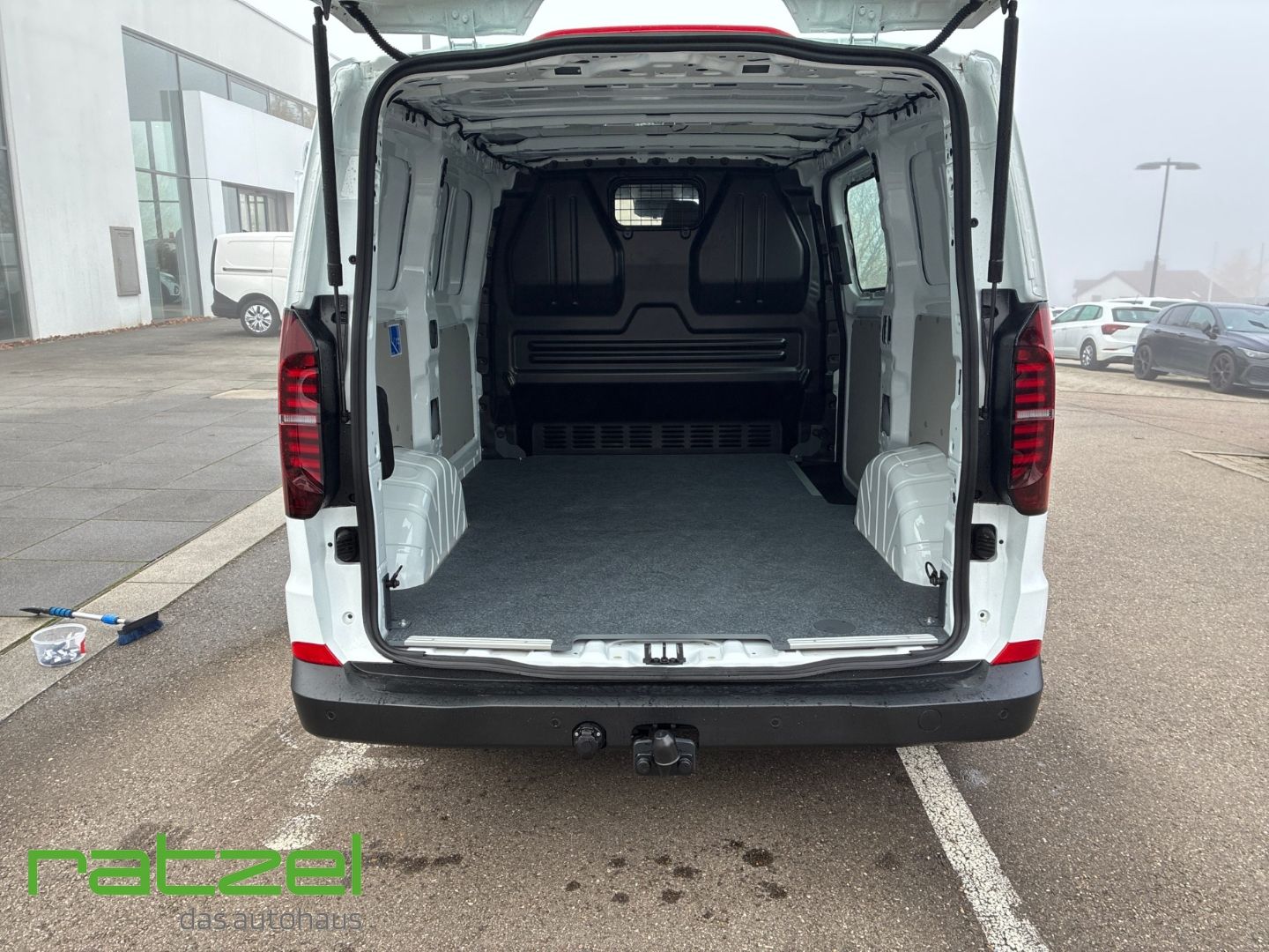 Fahrzeugabbildung Volkswagen Transporter Kasten 2.0 TDI KR AH+LED+ACC+Regal