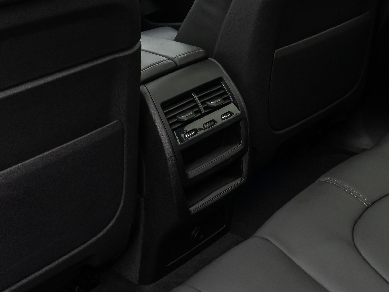 Fahrzeugabbildung BMW X5 xD45e M Sport Panorama 360°Laser HUD B&W 22"
