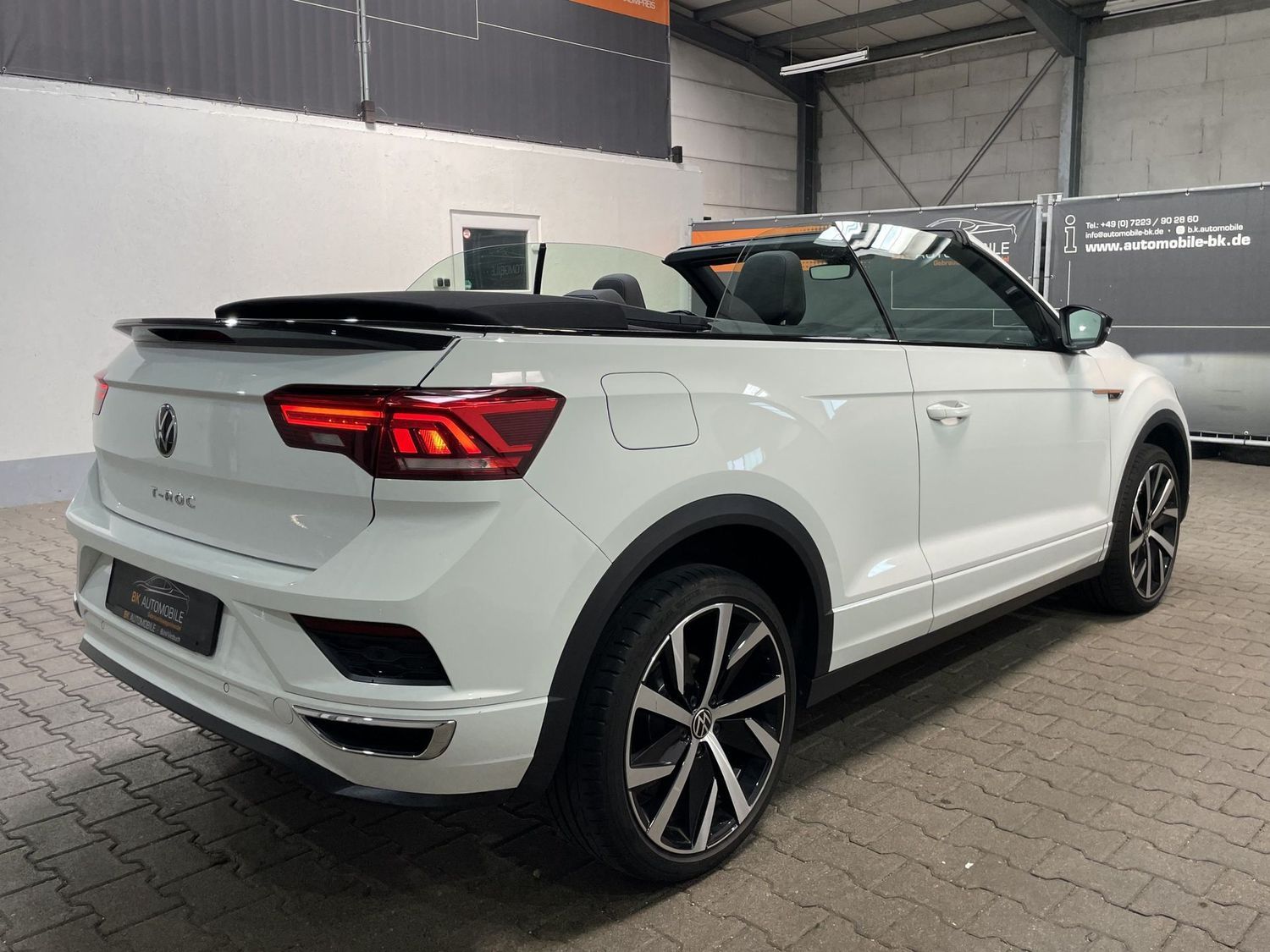 Fahrzeugabbildung Volkswagen T-Roc 1.5TSI R-Line DSG#LED#Leder#ACC#Spur