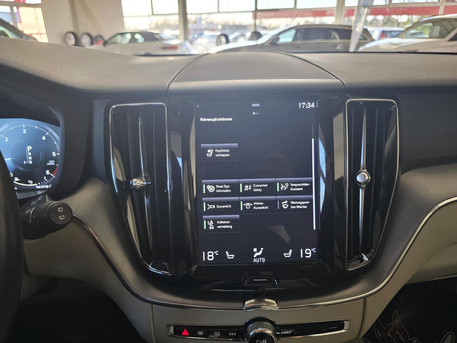 Fahrzeugabbildung Volvo XC 60 D4 /StandHz/Keyless/Carplay/Ahk