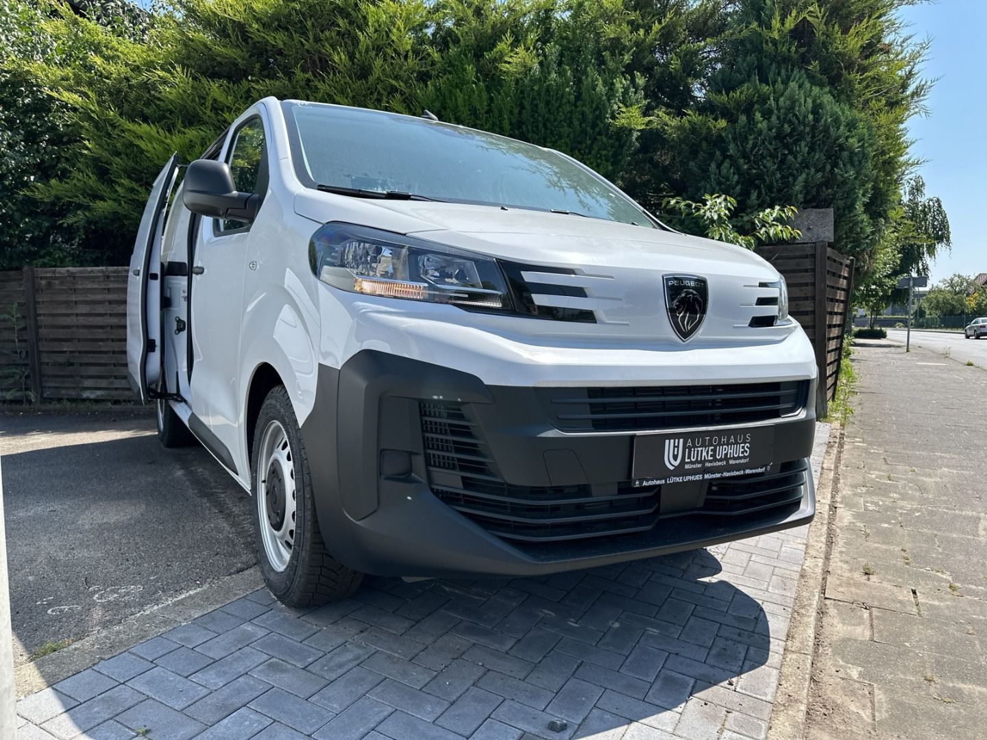 Fahrzeugabbildung Peugeot Expert KW Standard (L2) 2.0 BlueHDi 145 AHK-abn.