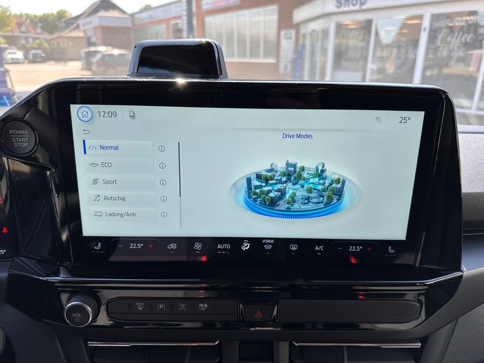Fahrzeugabbildung Ford Tourneo Custom 2.0 EcoBlue 320 L2  Titanium Aut.
