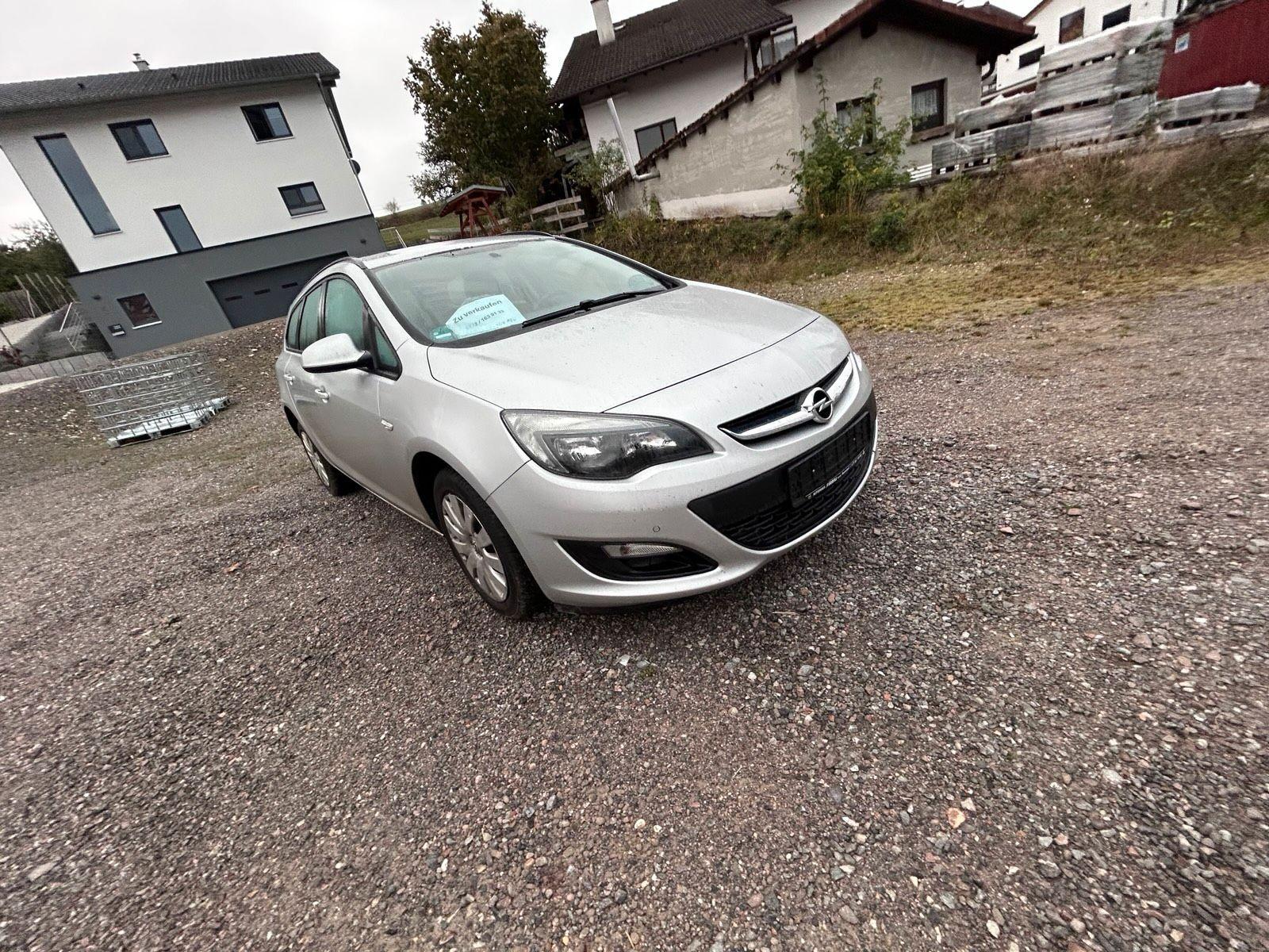 Opel Astra 2013 — фото 10