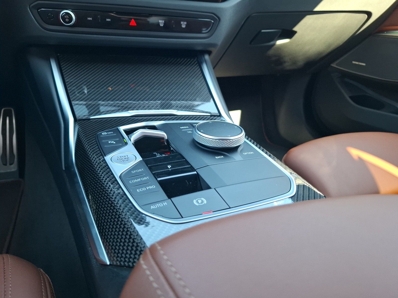 BMW 318 d M Sport AUTOMATIK / LEDER / AHK / STANDHEI - Image 14