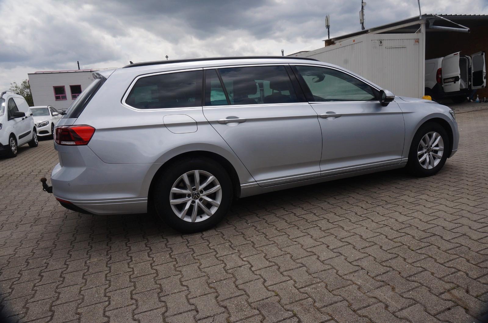 Volkswagen Passat Kom.R-Line*AUT*AHK*NAV*TOTWINK*ACC*KAMERA