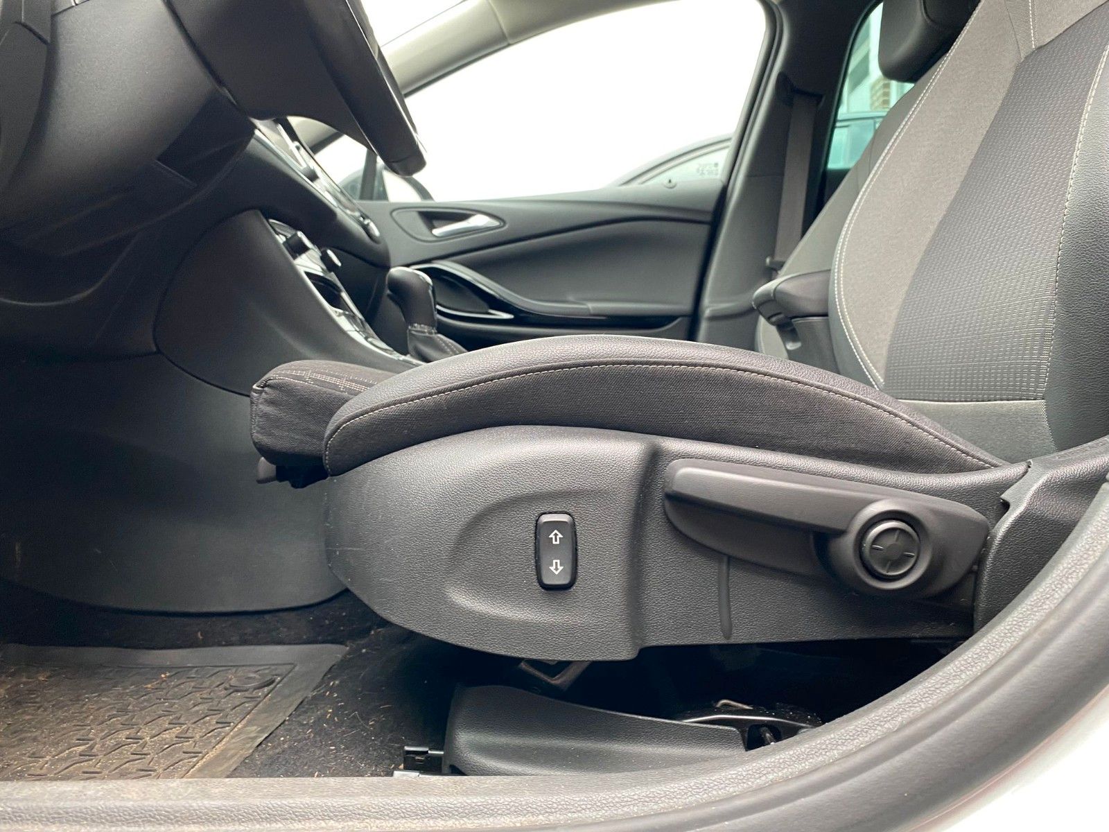 Fahrzeugabbildung Opel Astra K ST 1.5D ELEGANCE NAVI/LED/KAMERA/SH/DAB+