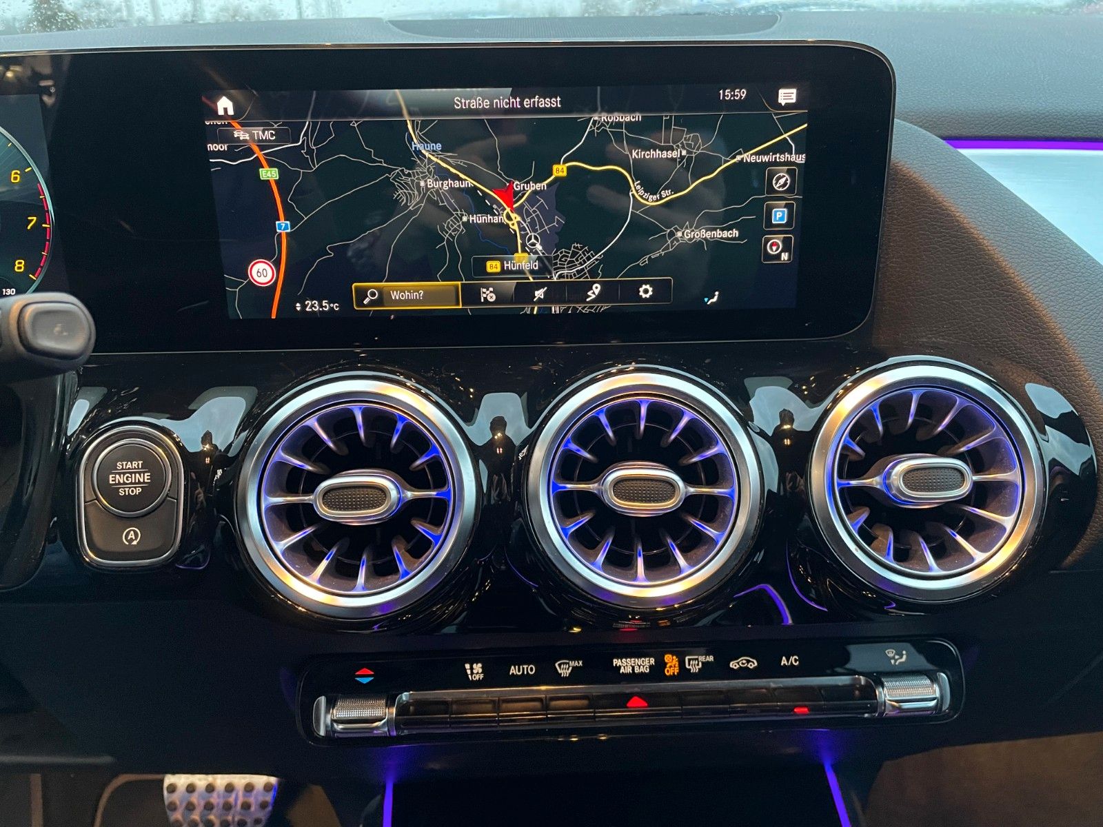 Fahrzeugabbildung Mercedes-Benz GLA 200 AMG+Ambiente+TotW+Night+RKamera+19Zoll