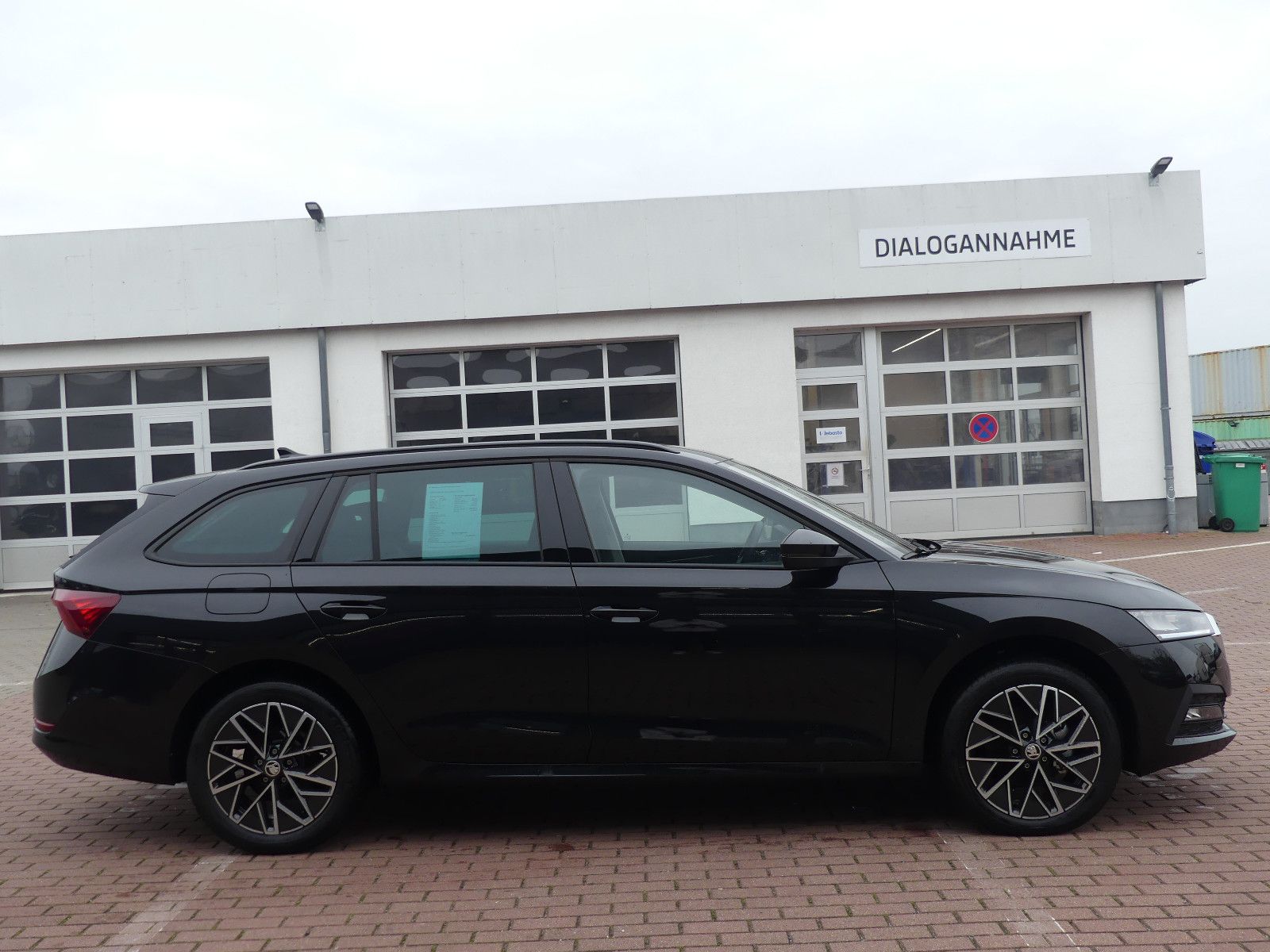 Fahrzeugabbildung SKODA Octavia Combi 2.0 TDI CLEVER *NAVI*ACC*KESSY*BT*