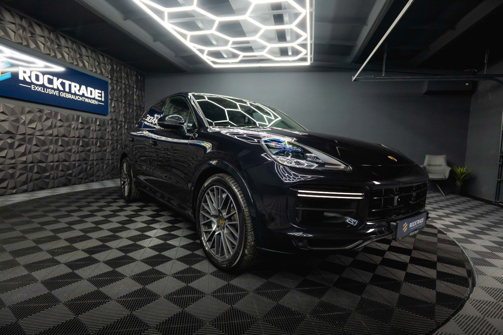 Fahrzeugabbildung Porsche Cayenne Turbo V8 Sport Chrono Black *ACC*LED*