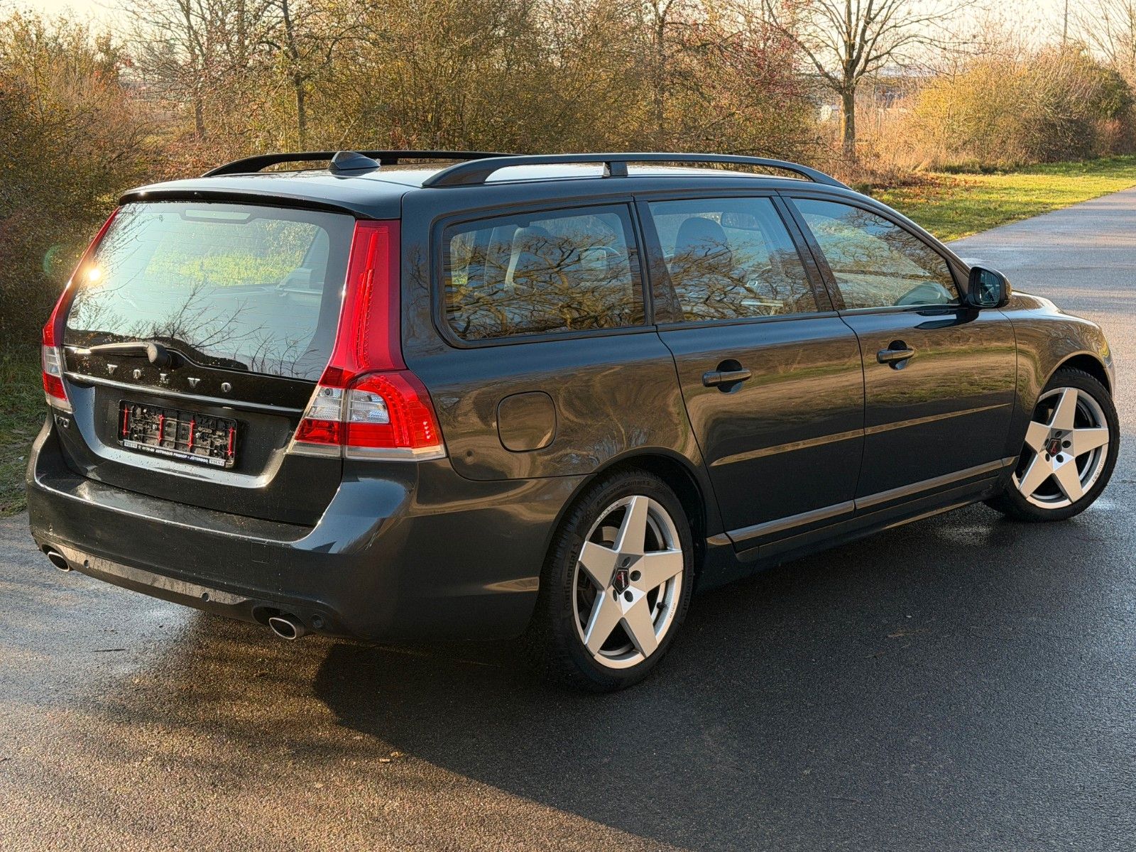 Fahrzeugabbildung Volvo V70 D4 Linje Svart *Allwetter*Bi-Xenon*Standhzg*