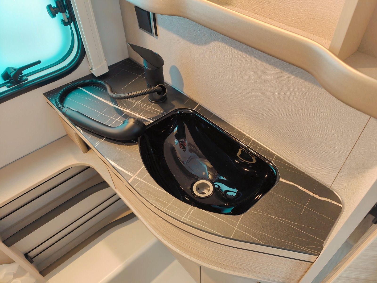 Fahrzeugabbildung HYMER / ERIBA / HYMERCAR Touring 560 Urban - SUMMER-SALE -