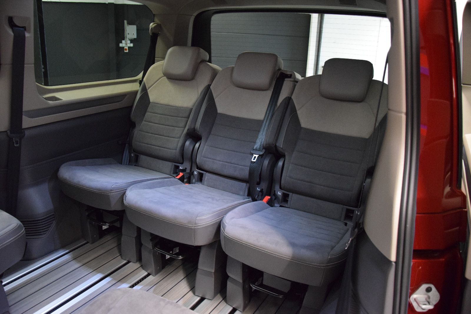 Fahrzeugabbildung Volkswagen T7 Multivan ACC DCC AHK HuD Pano Harman Kardon