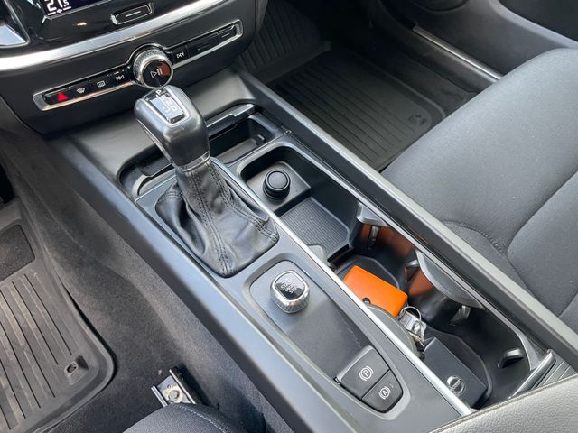Volvo V60 Kombi Momentum Core*Buisness*CarPlay*1.Hand*