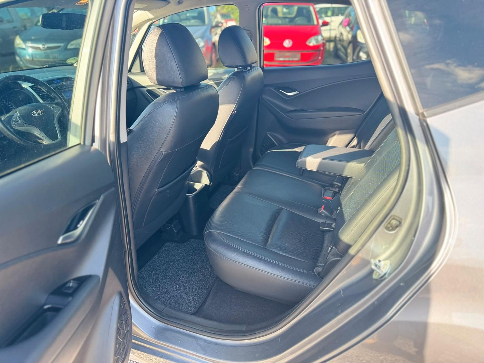 Hyundai ix20 2011 — photo 12