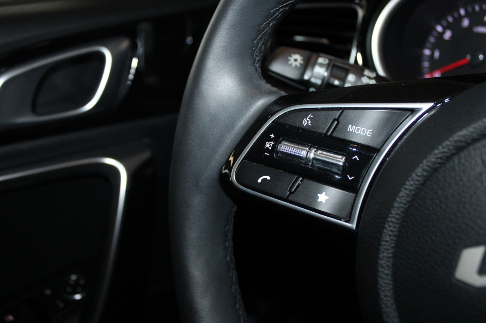 Fahrzeugabbildung Kia cee'd / Ceed Spirit Aut. LED NAVI ACC BLIS uvm.