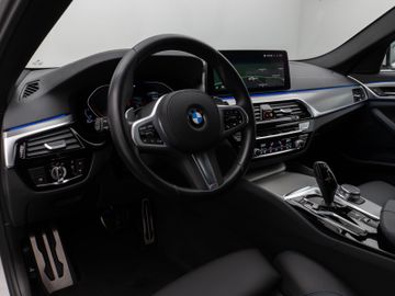Fahrzeugabbildung BMW 540d xD Tour M Sport HUD HiFi Laserlicht 19``