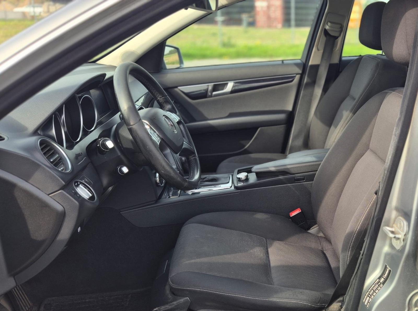 Mercedes-Benz C250 2012 — photo 10