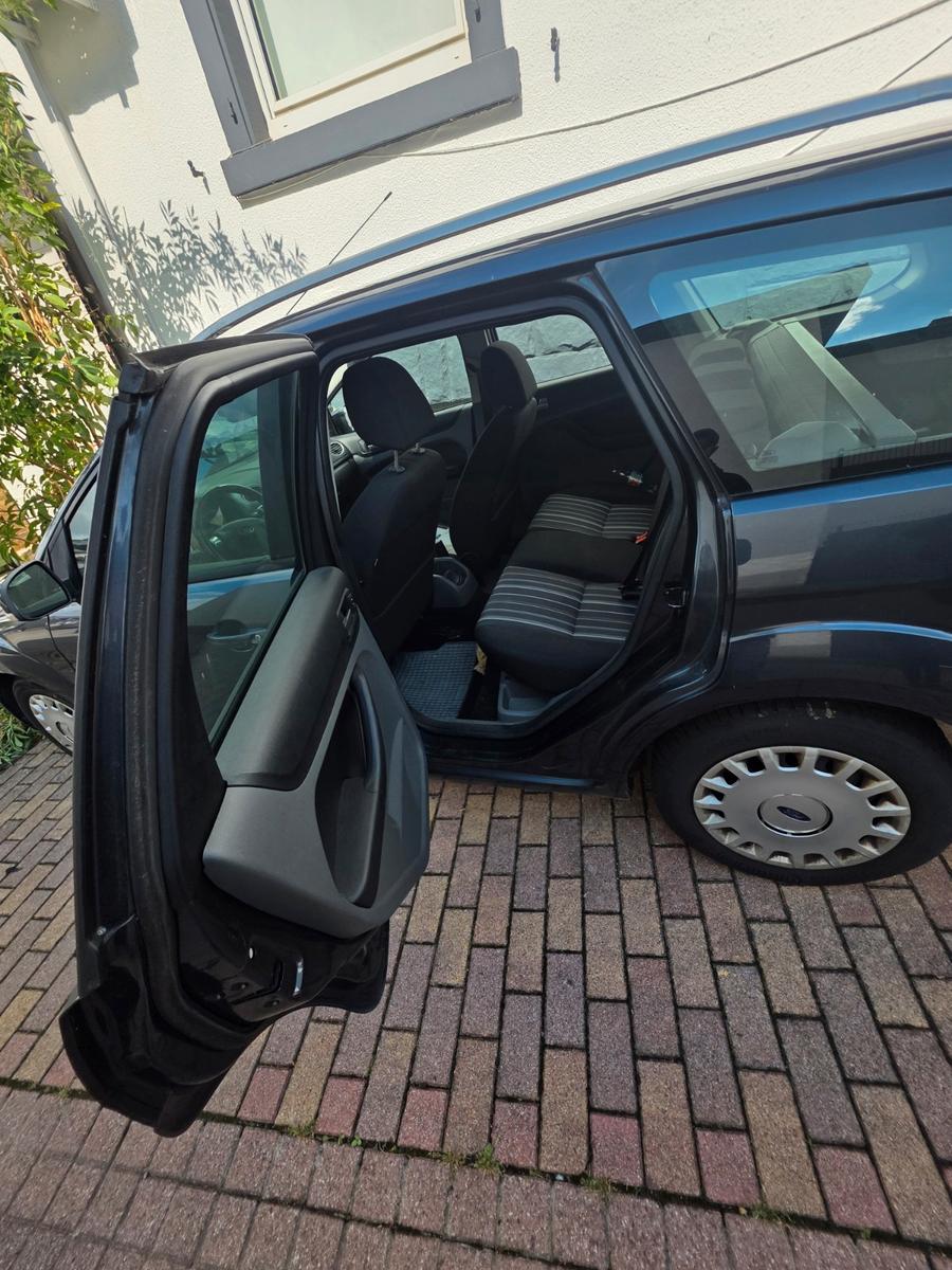 Ford Focus 2009 — photo 7