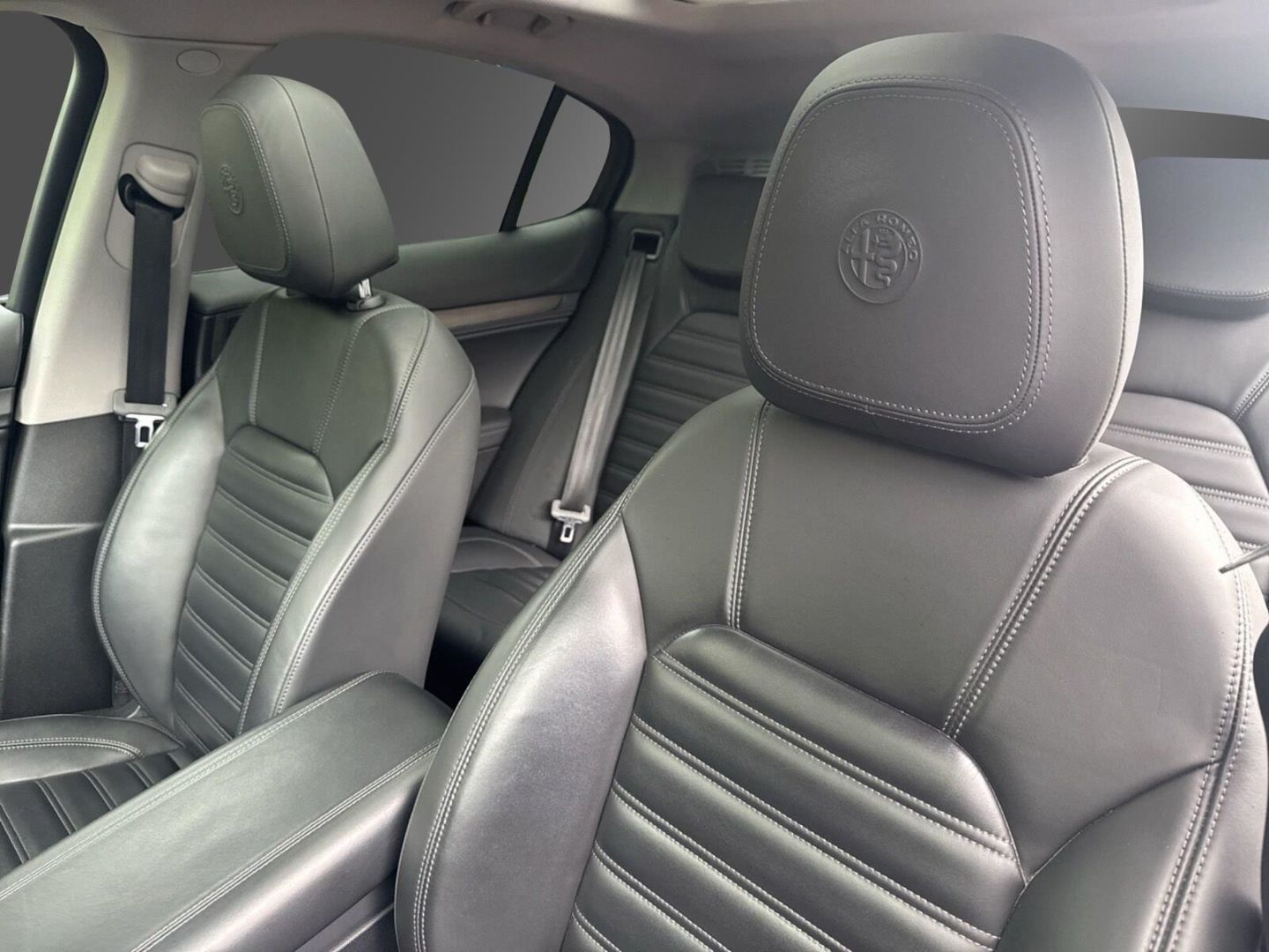 Fahrzeugabbildung Alfa Romeo Stelvio Super Q4 -Panoramadach-Xenon-AHK-