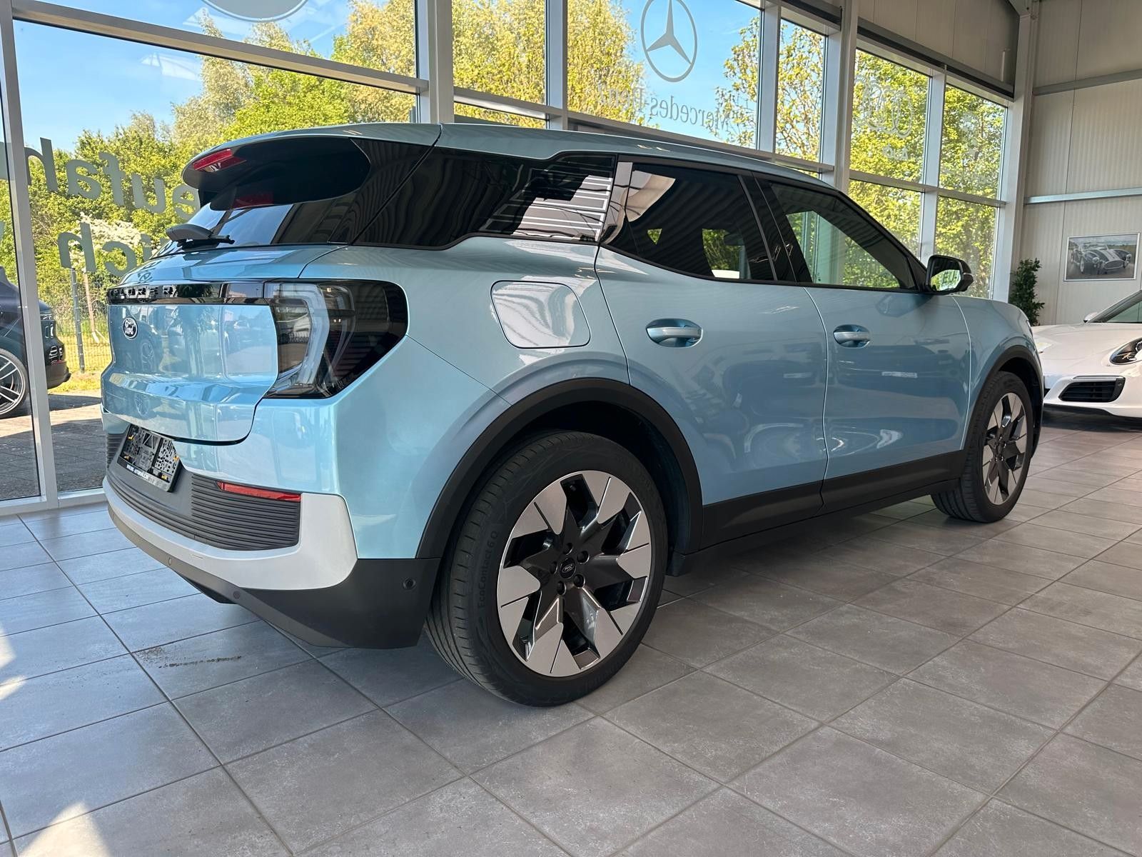 Fahrzeugabbildung Ford Explorer Premium RWD range extender