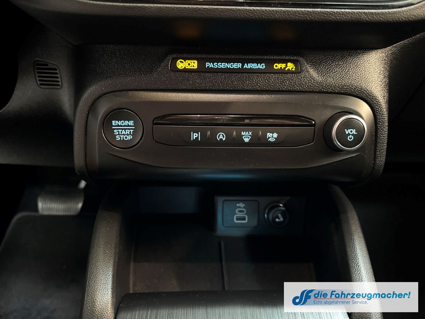Fahrzeugabbildung Ford Focus ST-Line Navi LED ACC Apple CarPlay Android