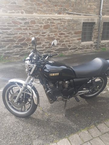 Yamaha XJ550