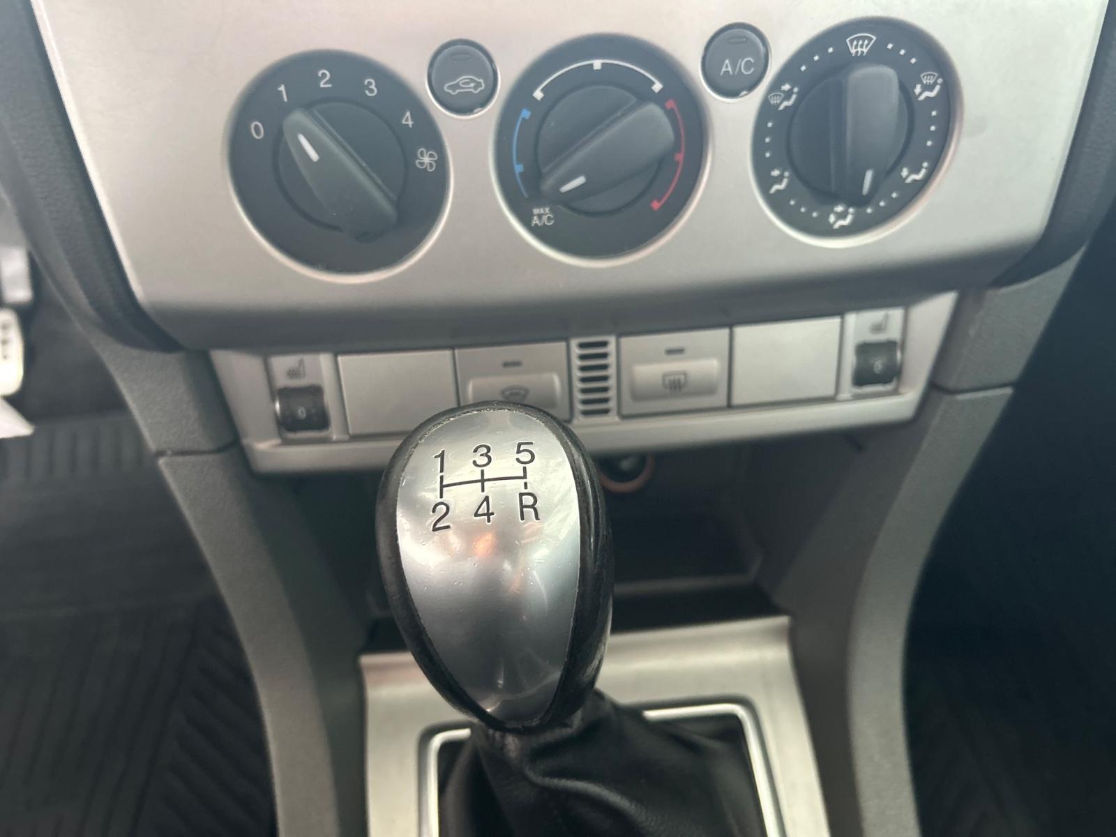 Ford Focus 2011 — photo 15