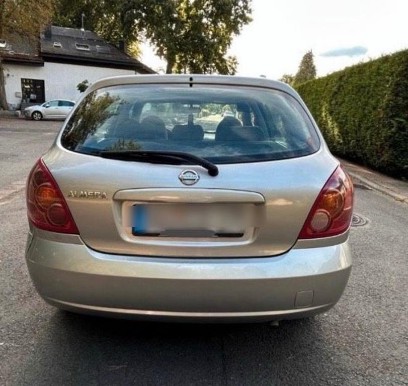 Nissan Almera