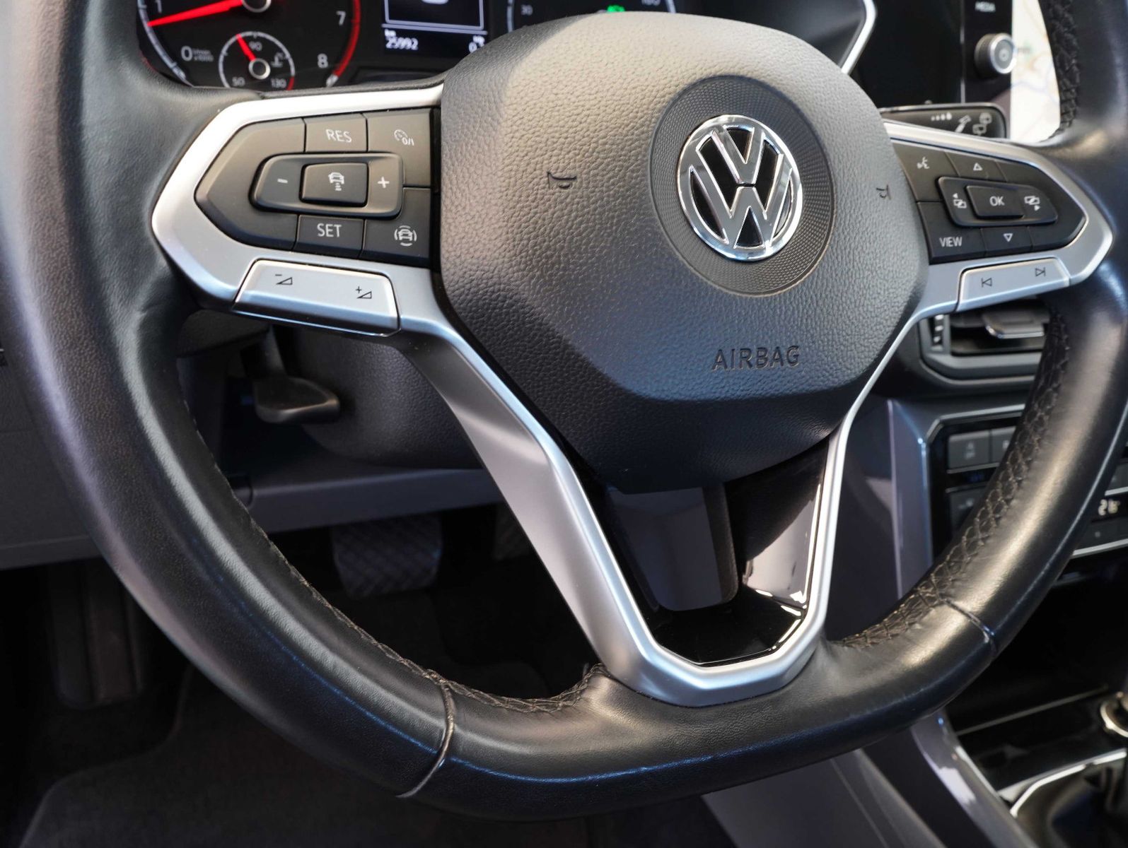 Fahrzeugabbildung Volkswagen T-Cross 1.5 TSI DSG Style R-LINE-EXTERIEUR