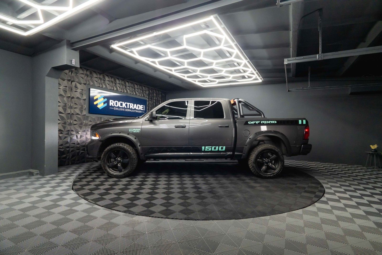 Fahrzeugabbildung Dodge RAM 5.7 V8 HEMI 4x4 OFFROAD Night-Paket *LED*