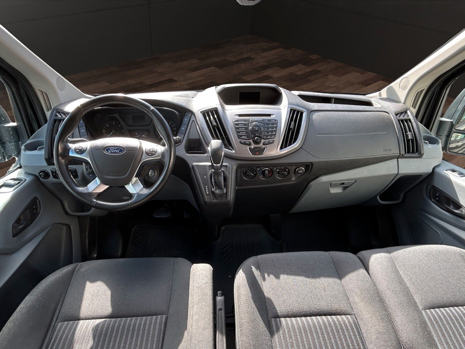 Fahrzeugabbildung Ford Transit 350 L2 Trend 9 Sitzer/Kamara/Automtik/
