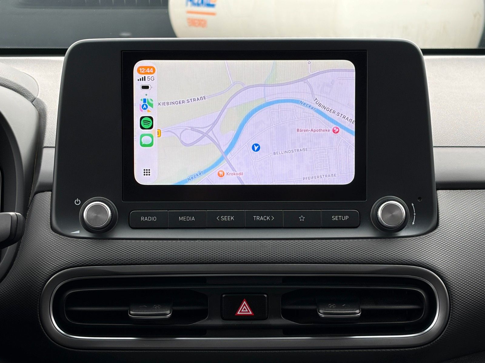 Fahrzeugabbildung Hyundai KONA E Basis 2WD LKAS CAM CarPlay DAB+ 17" 305km