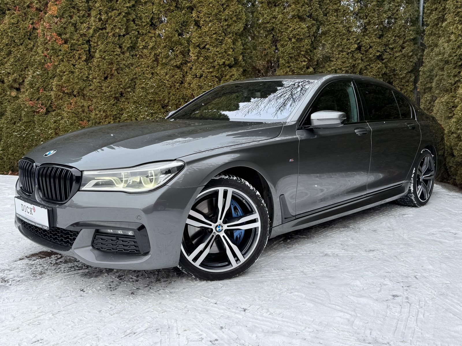 Fahrzeugabbildung BMW 750 L d xDrive M Paket LED+NAV+SHZ+MEMO+PANO+KAM