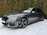 BMW 750 L d xDrive M Paket LED+NAV+SHZ+MEMO+PANO+KAM - graue BMW 750