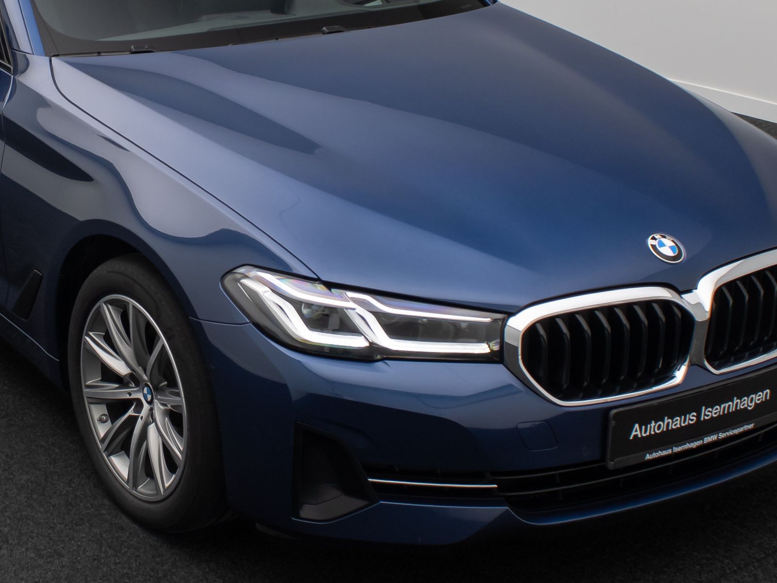 Fahrzeugabbildung BMW 520d xD DAB HUD Kamera Alarm Panoram Leder Sport