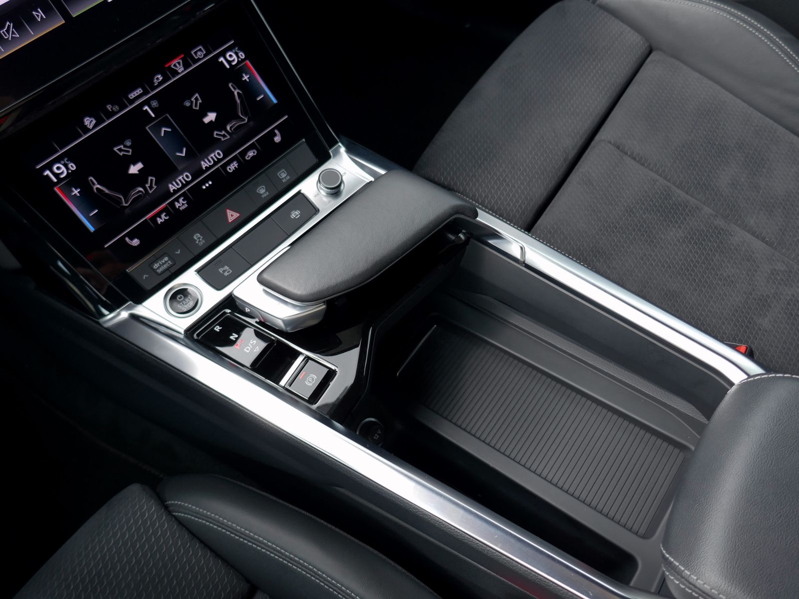Fahrzeugabbildung Audi e-tron Sportback advanced 55 quattro | LED AHK