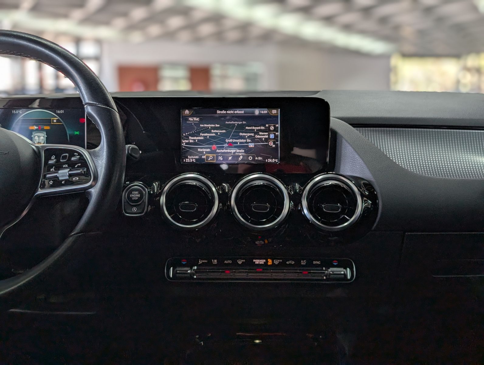 Fahrzeugabbildung Mercedes-Benz GLA 200 d LEDER AHK MBUX VIRT APP KAM SHZ ALU18"
