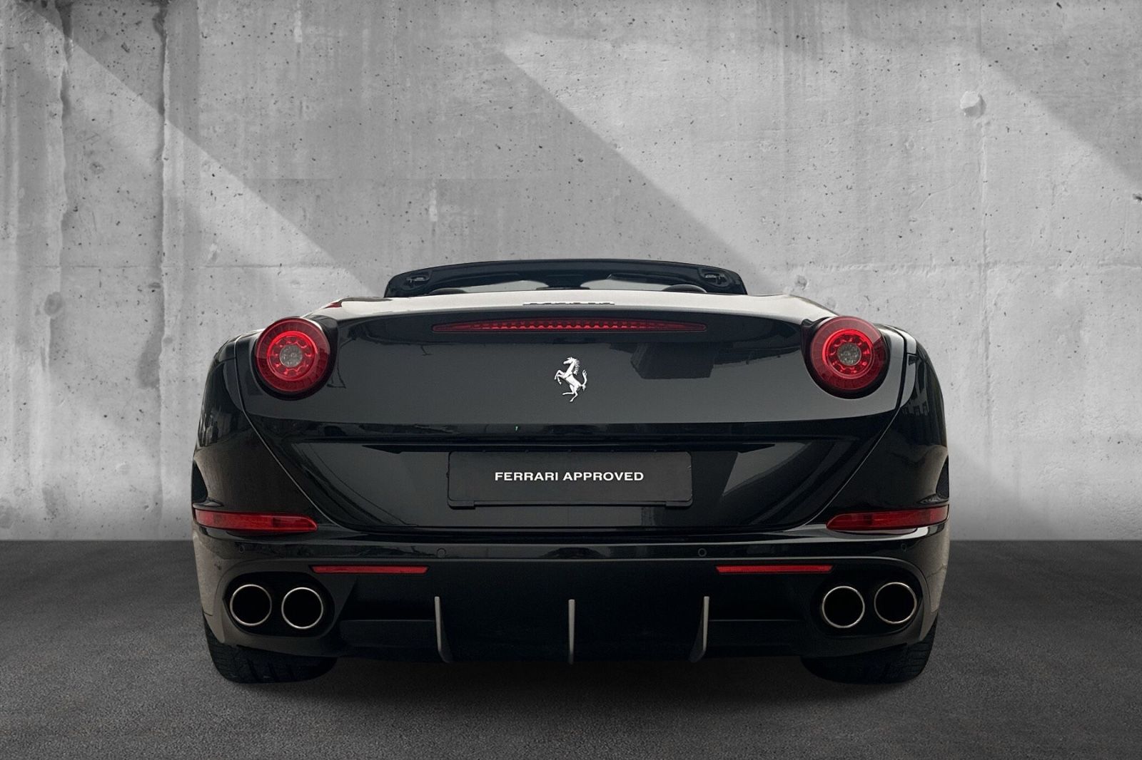 Fahrzeugabbildung Ferrari California T*All Black*