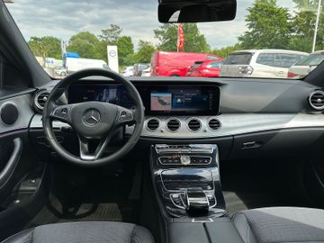 Fahrzeugabbildung Mercedes-Benz E 350 d Lim. 4Matic AMG Line Pano 20"
