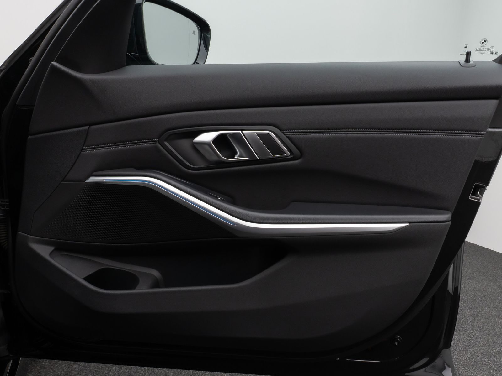 Fahrzeugabbildung BMW 330e xD SportLine Panorama Laser HUD DAB Komfort