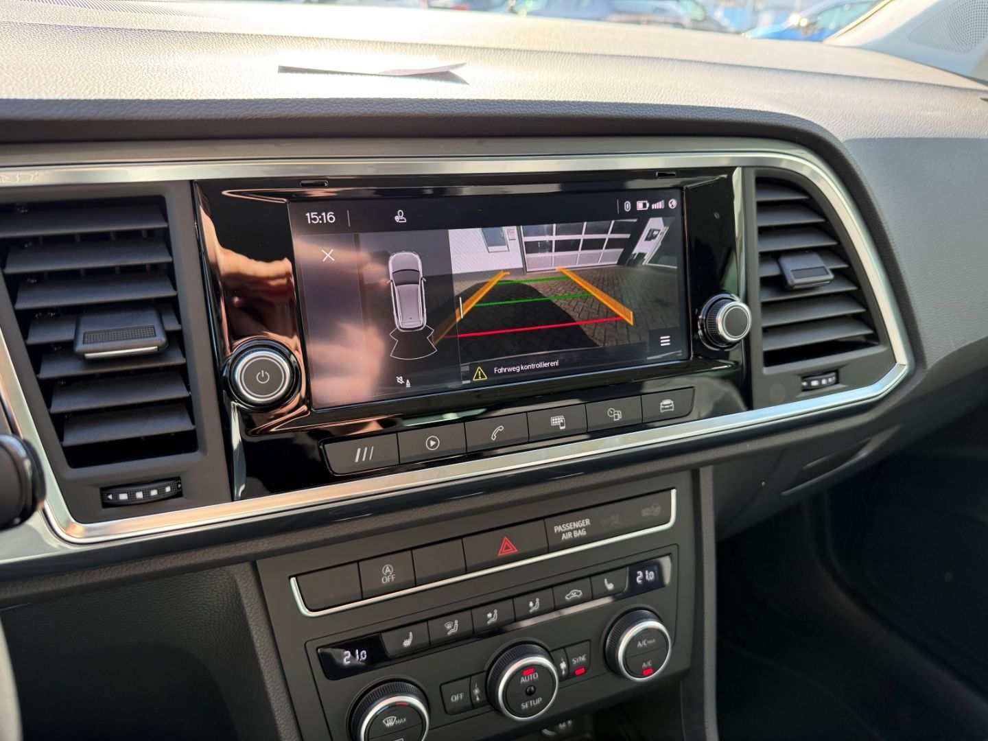 Fahrzeugabbildung SEAT Ateca Style Digitales Cockpit LED Navi AHK RFK D